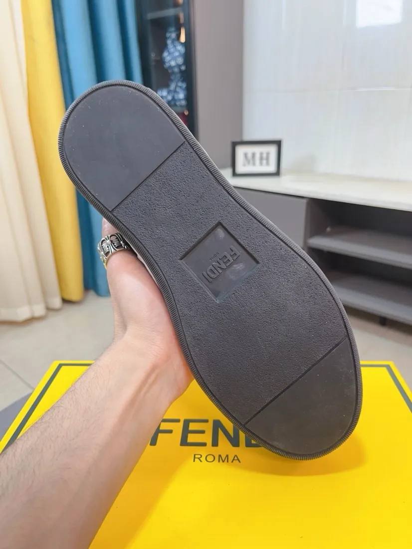 Men's Men's Shoes💰420🌹🌹[fendi] Fendi's classic and comfortable men's, this complex sneaker is made of soft calfskin➕genuine leather lining➕original ultra-light rubber material with rough outsole. This unique and light style is suitable for the casual and refined sensibility of this season. It is comfortable and natural on the feet. It is an everyday style for casual travel in autumn and winter! 38/44